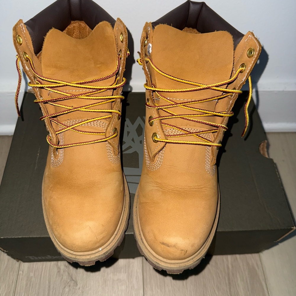 Timberland 6 Inch Classic Junior
'Wheat'